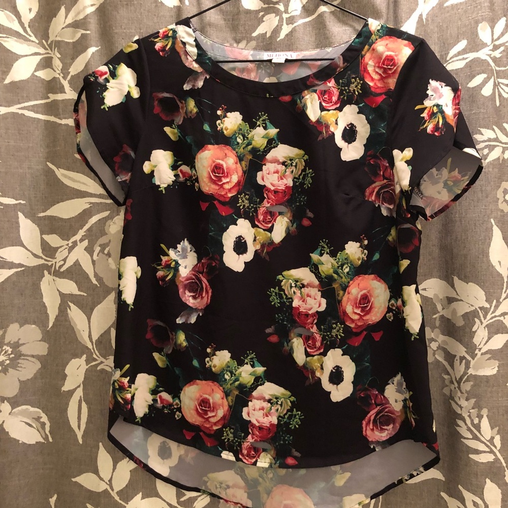 ‼️MUST GO‼️MAKE OFFER‼️Black floral top